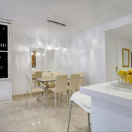 아파트 Charming Ground Floor In Elviria 마르베야